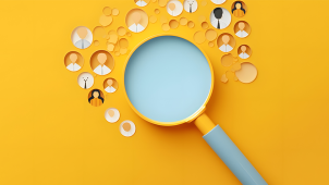 Illustration : Une loupe examine différents visages